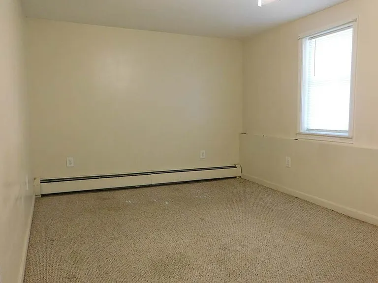 24 Douglas St — Photo 3