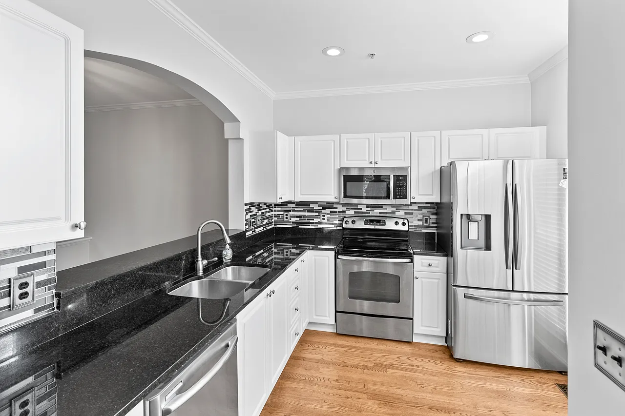 3 bed, 3.5 bath, 1700 sqft, $3,100 — Photo 3