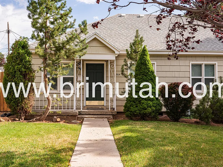 2364 E Redondo Ave — Photo 1