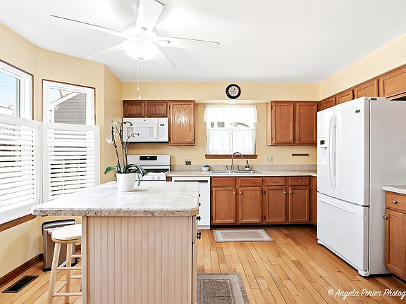 4th image of 742 Dartmouth Dr