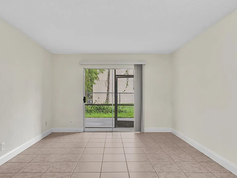 2510 Riverside Dr #2510 — Photo 14