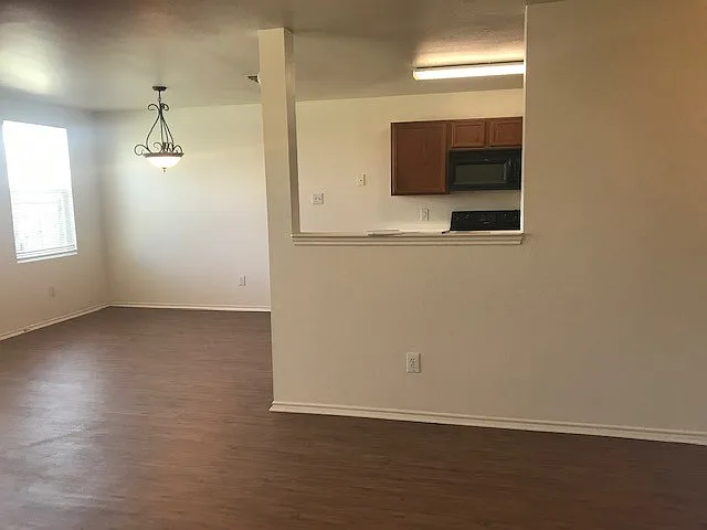1045 Cavern Dr — Photo 6