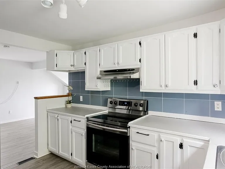 1453 Marentette Ave #UPPER — Photo 9