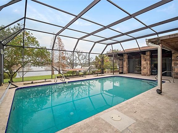 4th image of 412 S Lake Florence Dr