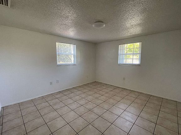 4th image of 1003 Wildflower St APT A