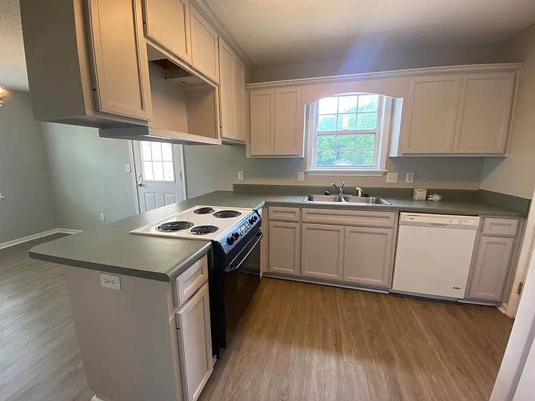 306 Strawbridge Ln — Photo 6
