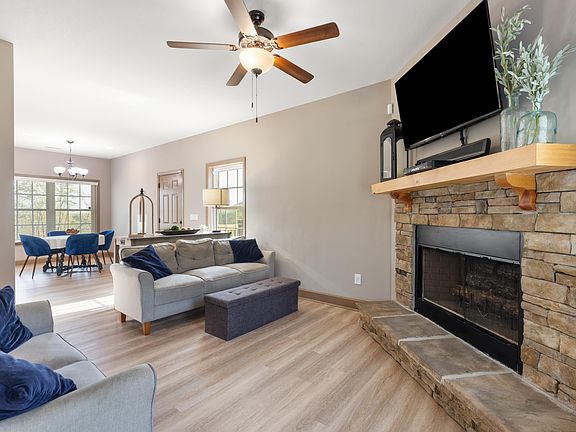 3rd image of 209 Allison Ln