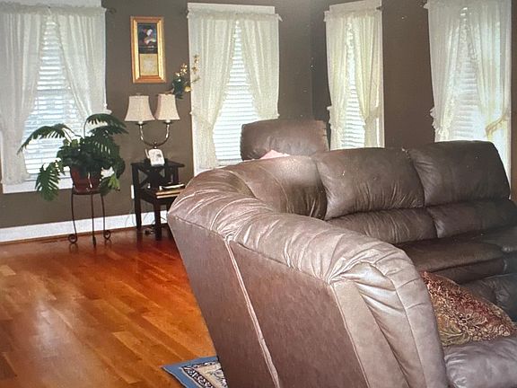5th image of 311 Pinecroft Dr
