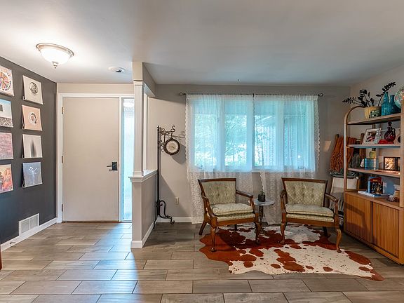 4th image of 1610 Westchester Dr