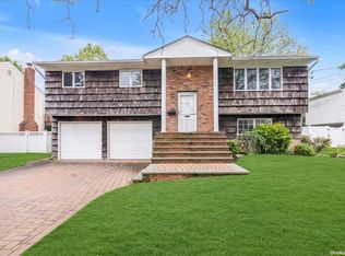 2080 Kenneth Rd, Merrick, NY 11566