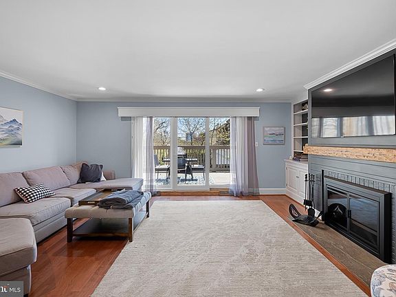 5th image of 1006 N Broom St