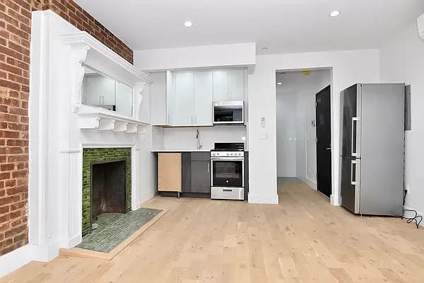 Rented by Bohemia Realty Group | media 14