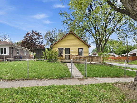 2nd image of 2401 Maple St