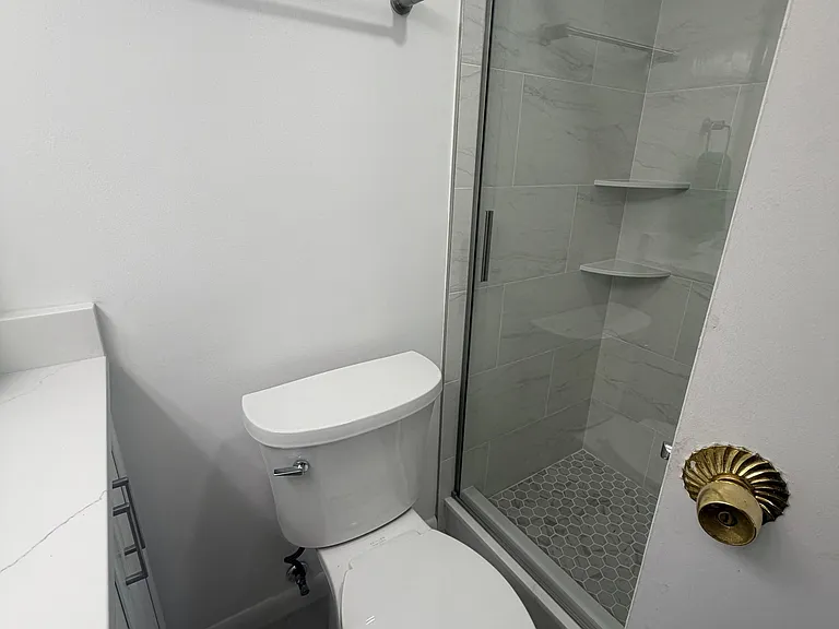 2501 Calvert St NW #604 — Photo 11