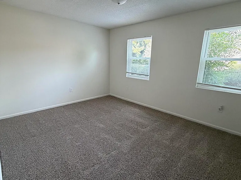 253 Cordell Cir — Photo 5