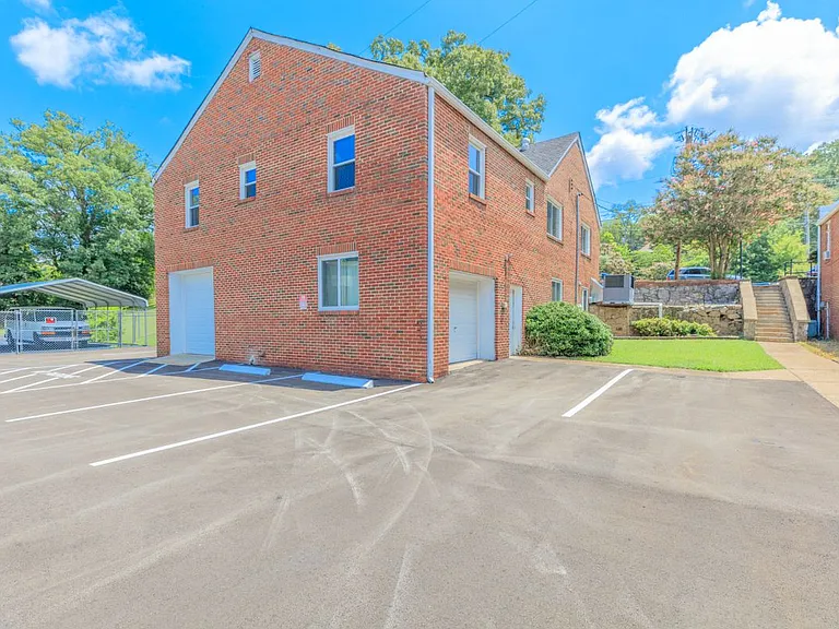 505 N Market St — Photo 26
