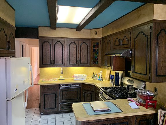 4th image of 2352 E 18th St