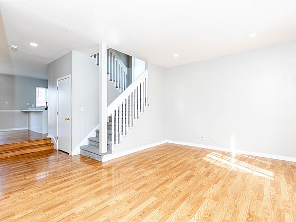 3rd image of 120 SE Westgate Dr