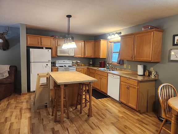 4th image of 103 Evergreen Ct