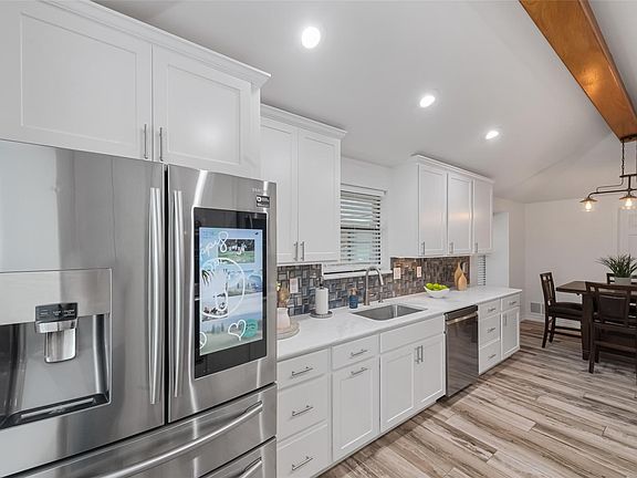 3rd image of 1626 Mockingbird Ln