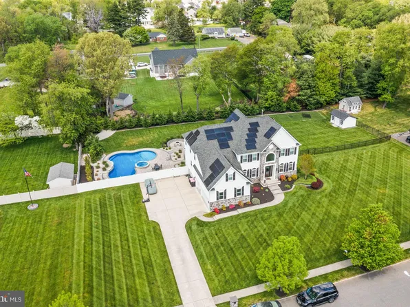 5 Laurel Wood Ct, Laurel Springs, NJ 08021