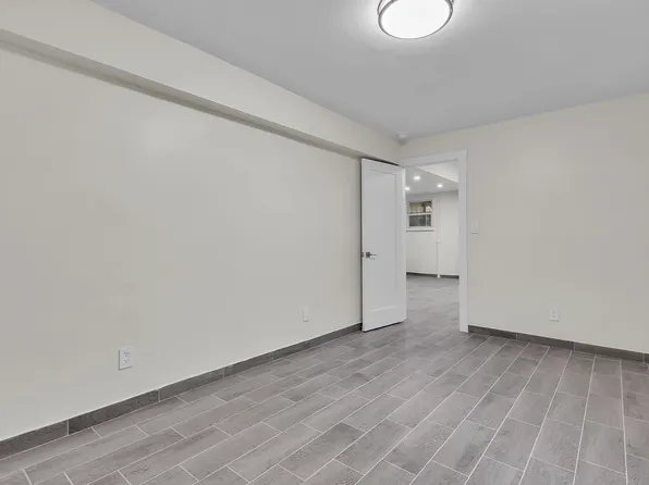 2709 Tenbroeck Avenue image 29 of 31