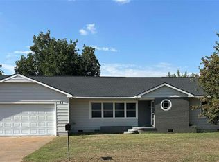 11 Hillcrest St, Perry, OK 73077