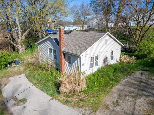 68 N Bailey Ave, South Haven, MI 49090