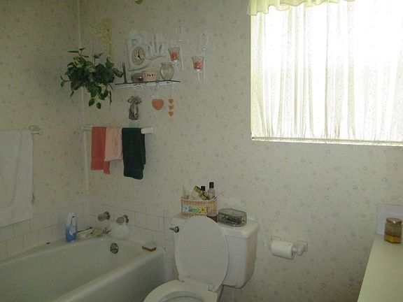 3rd image of 2308 Kaynell Dr