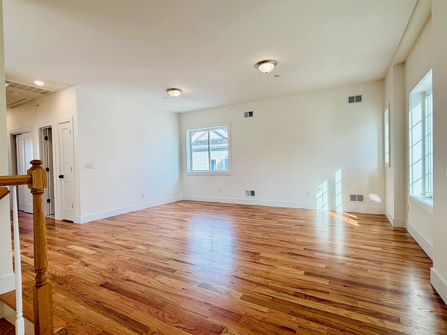 3 bed, 1150 sqft, $3,200 — Photo 3