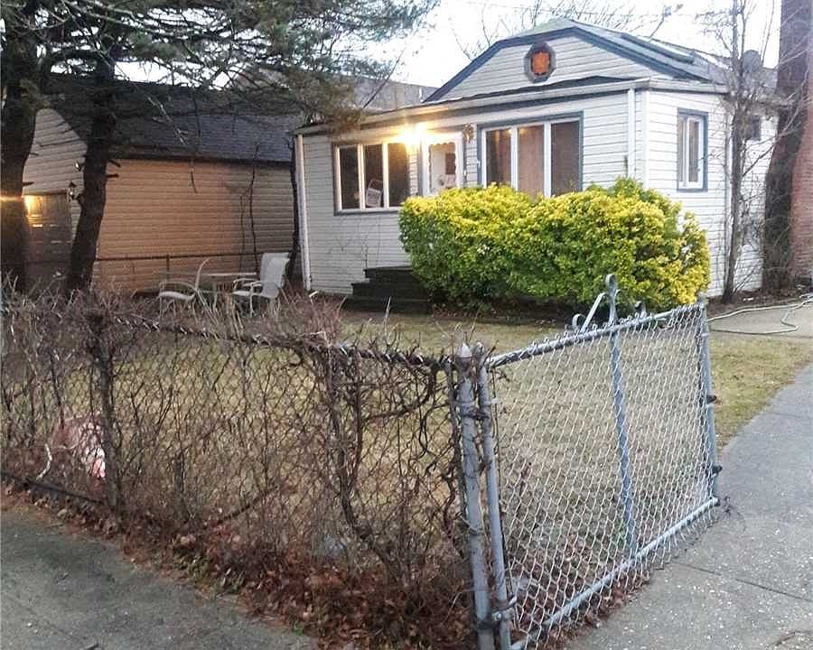 1st image of 1371 North St