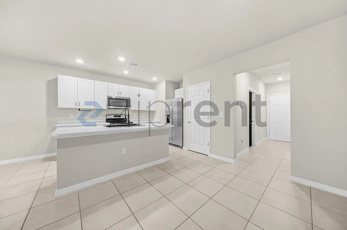 3 bed, 2.5 bath, 1582 sqft, $2,800 — Photo 2