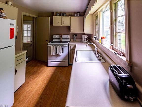 3rd image of 5195 Niles Ave