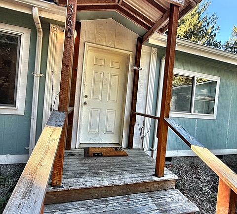 3rd image of 360 E Rasor Rd