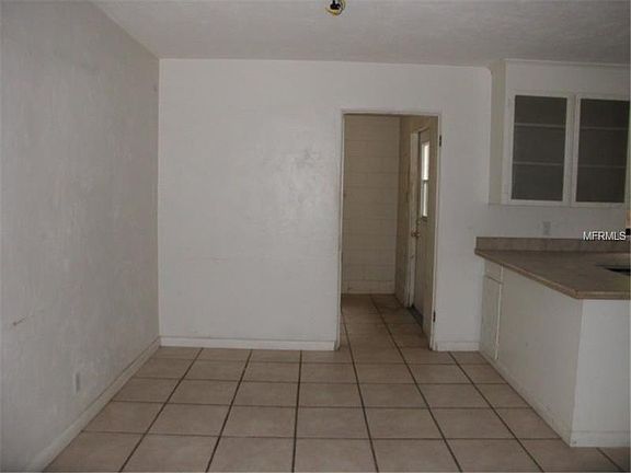 3rd image of 153 Barrington Ave