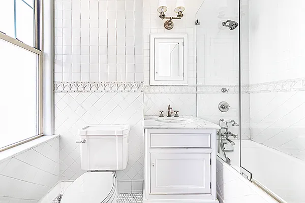 Bathroom, photo 1