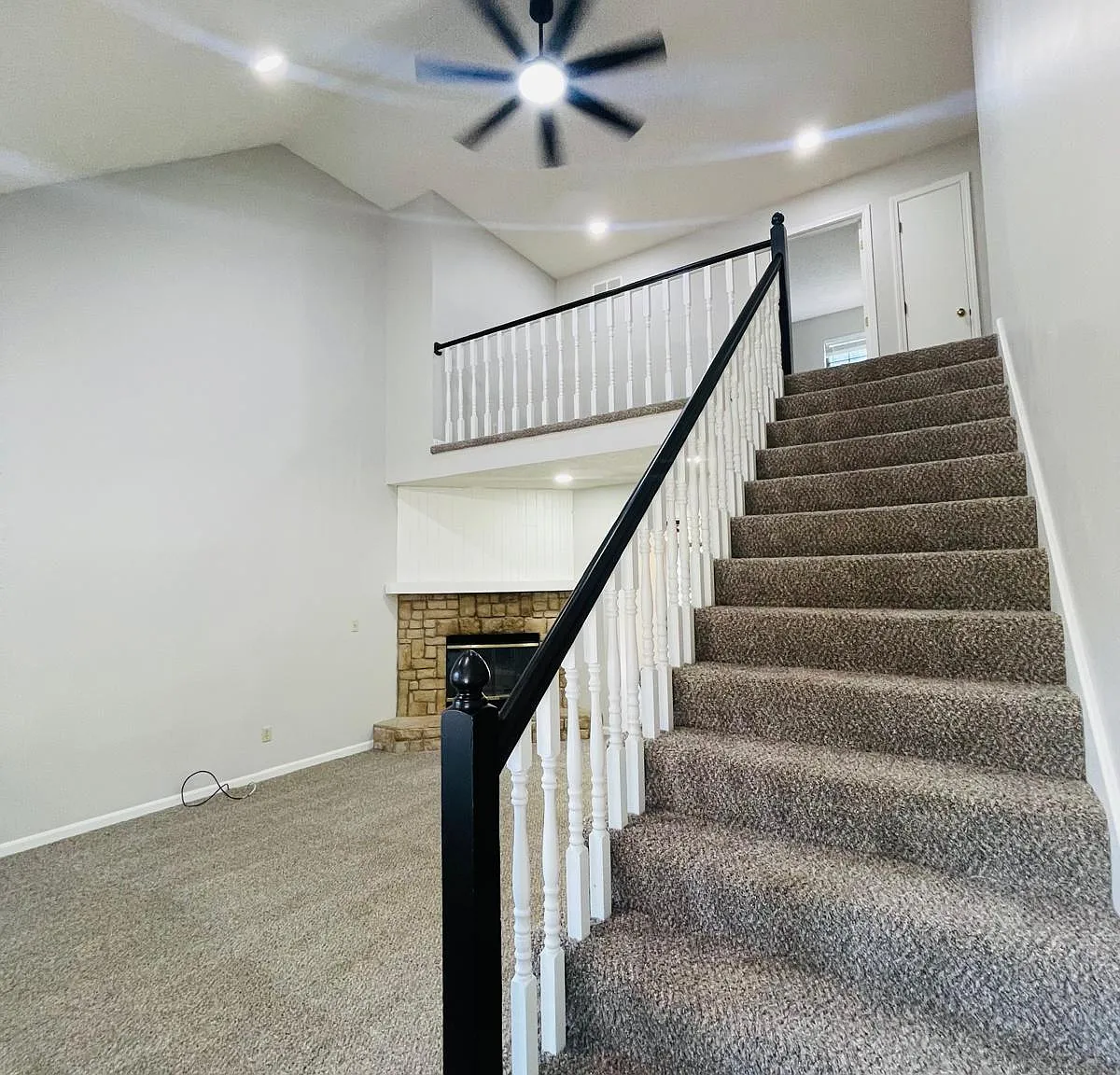 3 bed, 1.5 bath, 1380 sqft, $2,195 — Photo 4