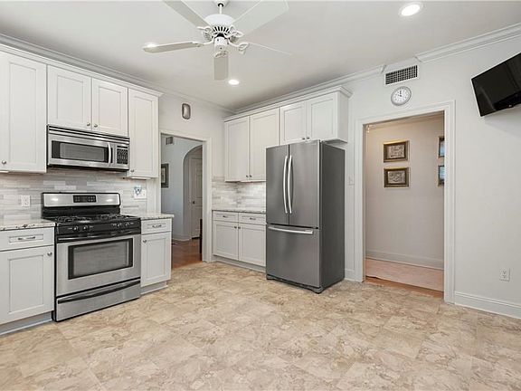 2nd image of 5538-40 S Miro St
