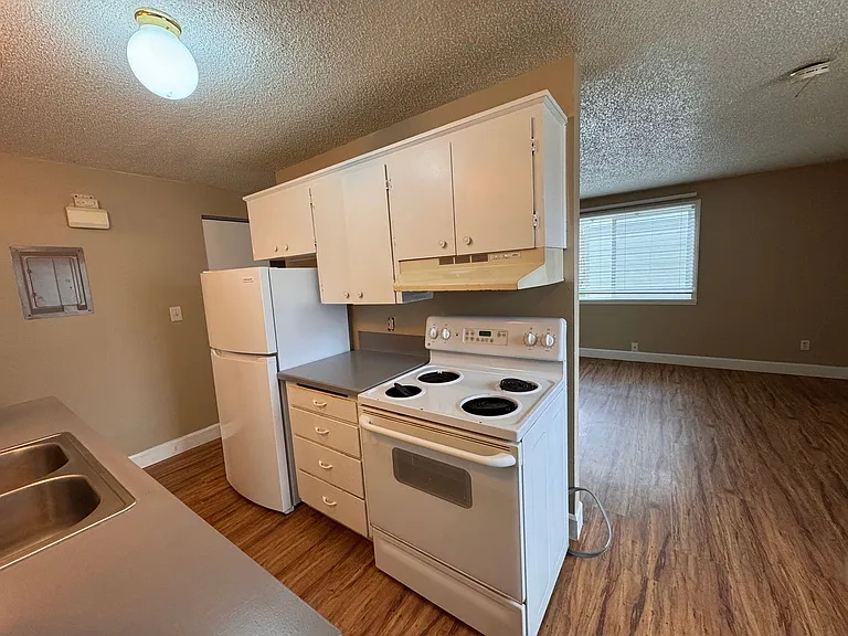 3015 E Central Apts — Photo 8