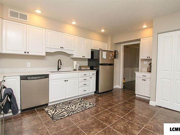 5th image of 211 Park Pl