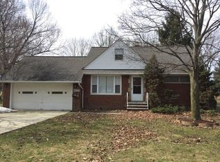 1790 Skyline Dr, Richmond Heights, OH 44143