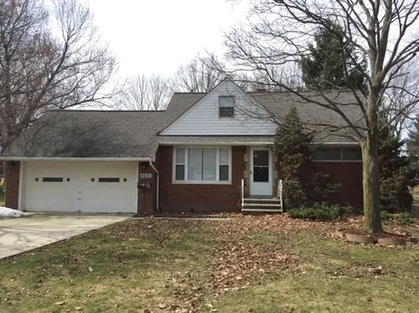 1790 Skyline Dr, Richmond Heights, OH 44143
