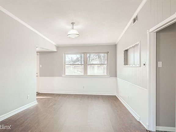 4th image of 2210 Nottingham Dr