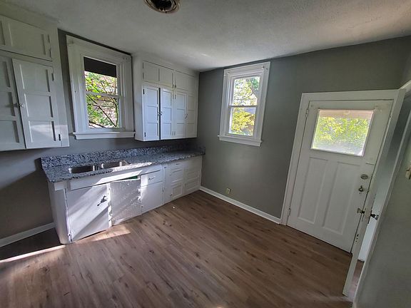 2nd image of 1951 Dalewood Pl