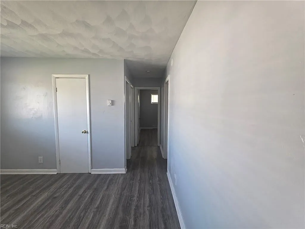 2 bed, 1.0 bath, $1,095 — Photo 3