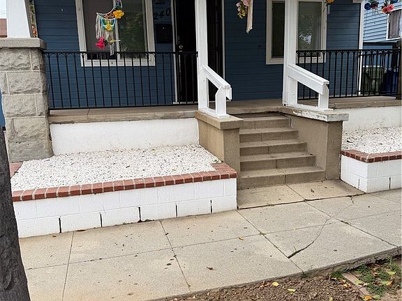 2nd image of 240 N Meyler St