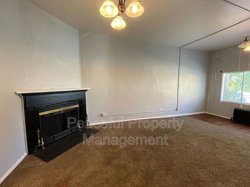 MG 347 South 800 East Salt Lake City, 84102 1 347 S 800 E Salt