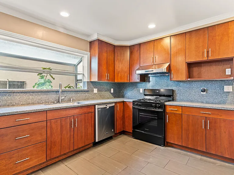 3318 Maple Ave — Photo 15