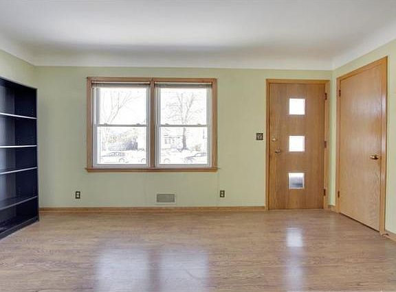 4th image of 1369 Alaska Ave