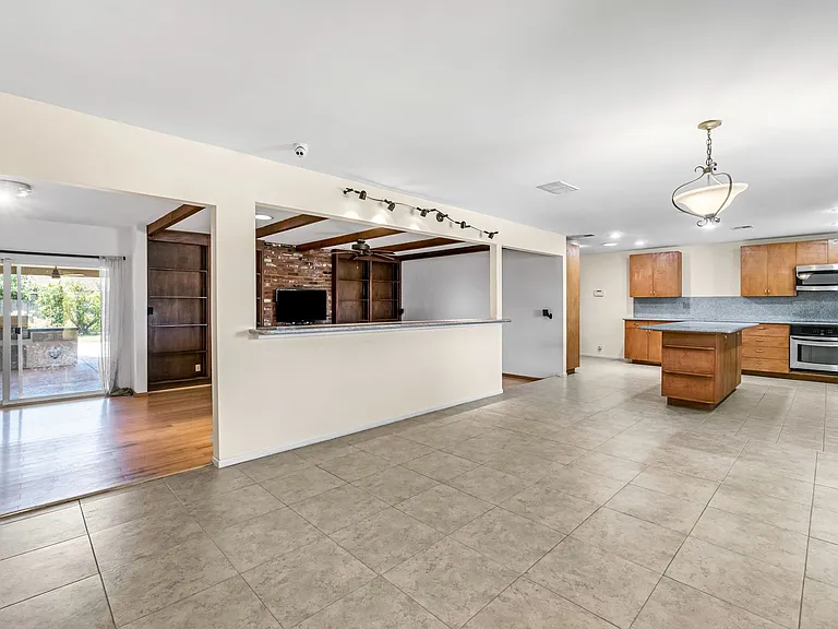 5170 E Huntington Ave — Photo 5